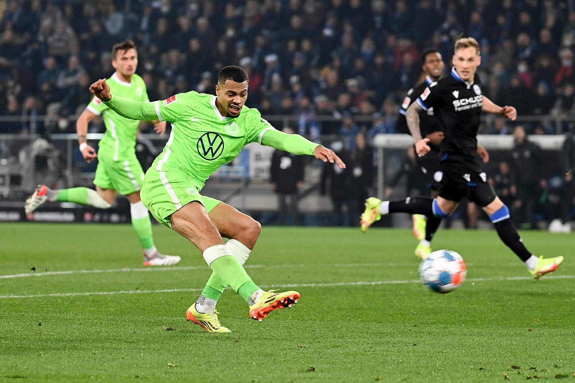 面对多位资 面对多位资