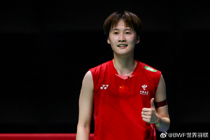 抬头摆腿做 抬头摆腿做